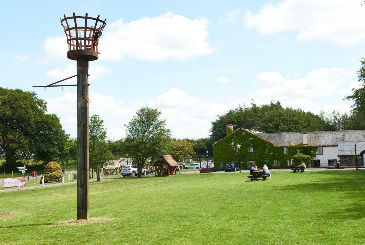 Raleghs Cross Inn Clatworthy Bilik gambar